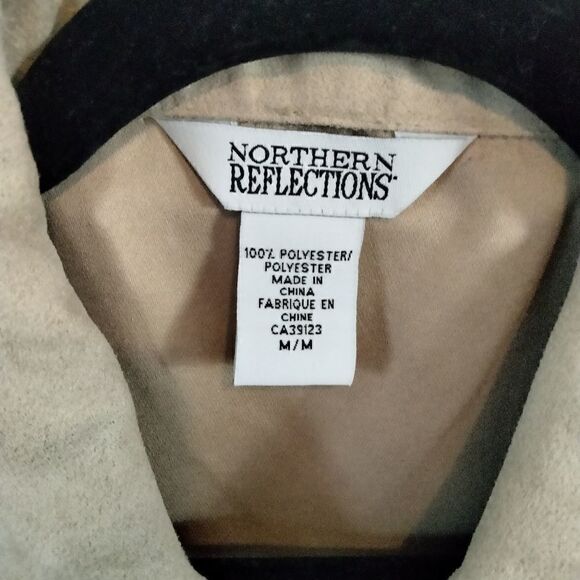 "Northern Reflections" woman's vest  - Picture 6 of 8